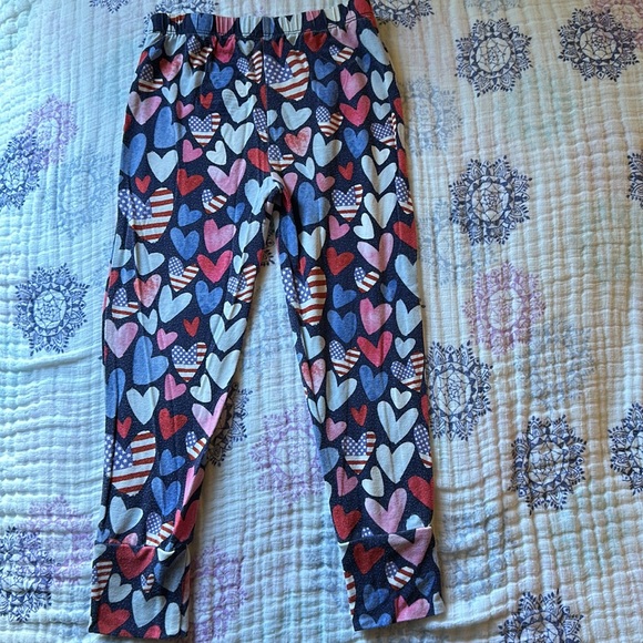 Posh peanut size 4t 2 piece pjs. Red, white & blue patriotic hearts print.❤️🤍💙 - Picture 7 of 7